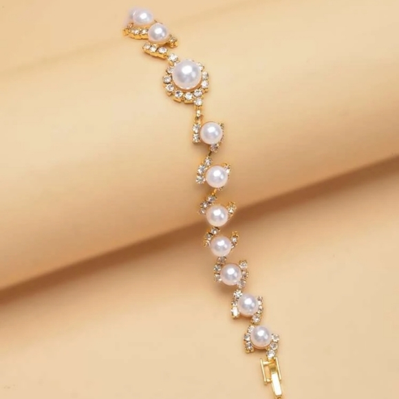 pearl and rhinestones bracelet - Picture 4 of 5